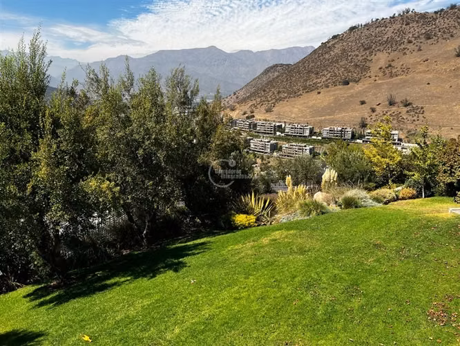 Casa en venta de 4 dorm. Los Trapenses La Dehesa