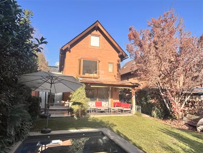 Casa en venta de 4D, Colegio Monte Tabor, Los Trapenses
