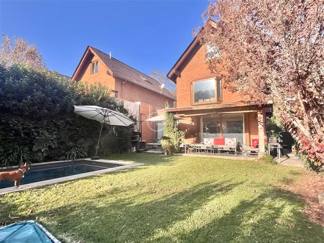Casa en venta de 4D, Colegio Monte Tabor, Los Trapenses