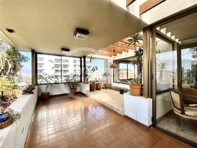 Departamento en venta de 4 dorm. en Las Condes