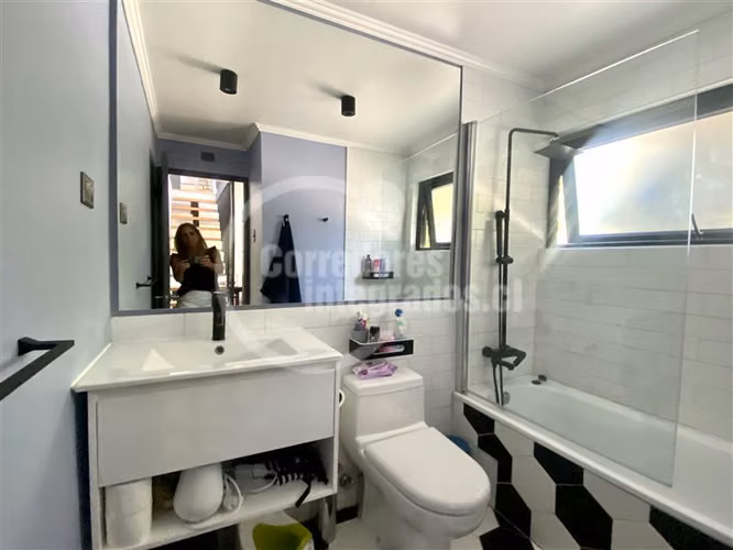 Casa en venta de 5 dorm.La Dehesa Lo Barnechea