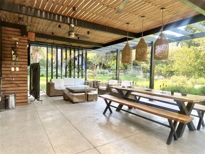 Casa en venta de 5 dorm.La Dehesa Lo Barnechea