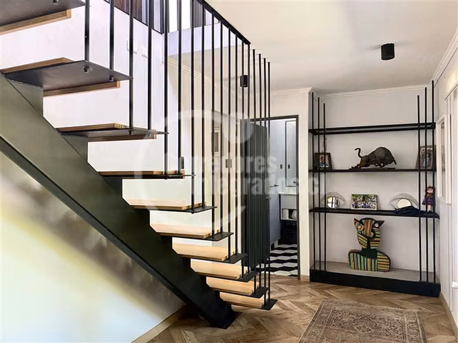 Casa en venta de 5 dorm.La Dehesa Lo Barnechea