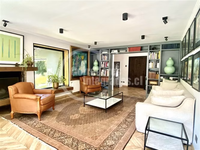 Casa en venta de 5 dorm.La Dehesa Lo Barnechea