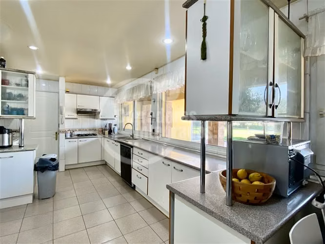 Casa en venta de 11 dorm. en Chicureo