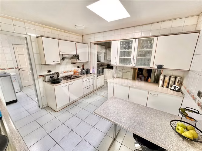 Casa en venta de 11 dorm. en Chicureo