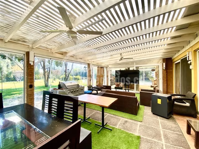 Casa en venta de 11 dorm. en Chicureo