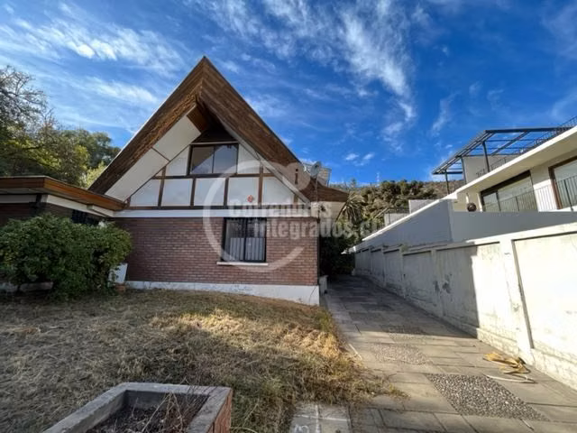 Casa en venta de 5 dorm. en Las Condes