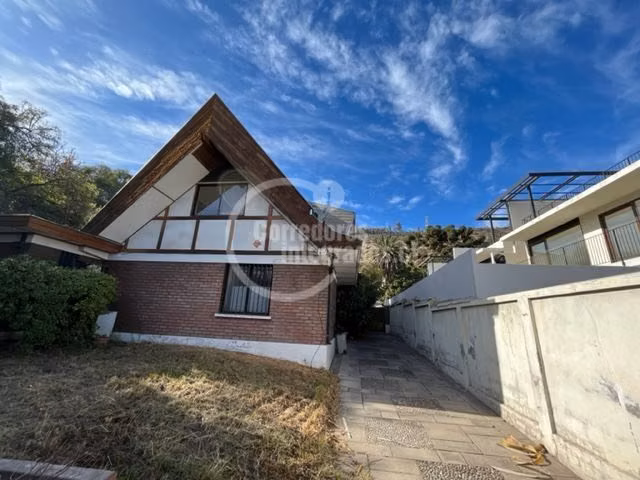 Casa en venta de 5 dorm. en Las Condes