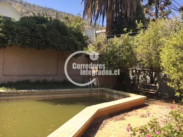 Casa en venta de 5 dorm. en Las Condes