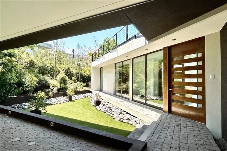 Casa en venta de 5 dorm. en Lo Barnechea - Imagen 2