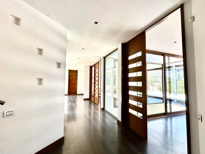 Casa en venta de 5 dorm. en Lo Barnechea - Imagen 4