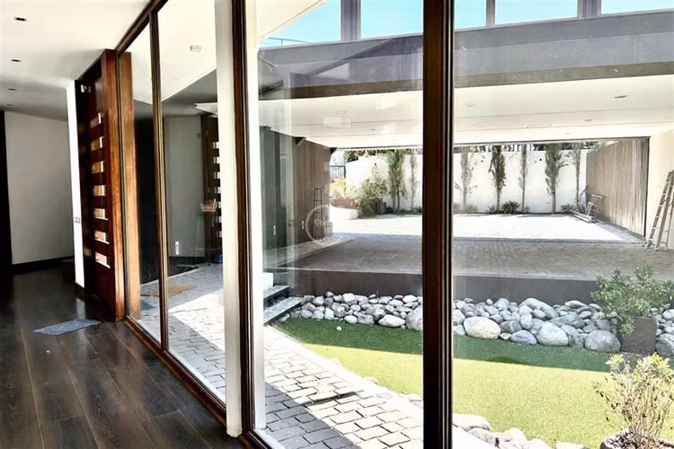 Casa en venta de 5 dorm. en Lo Barnechea - Imagen 3