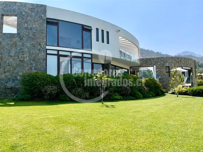 Casa en Venta en Lo Barnechea