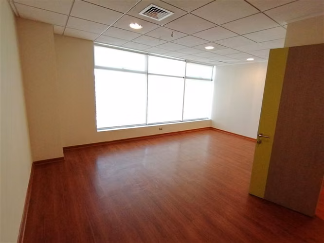 Moderna Oficina en Arriendo Las Condes, Amplia y Luminosa