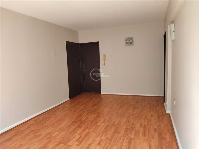 3 dormitorios, 2 baños. En piso 3, sin ascensor. La Reina