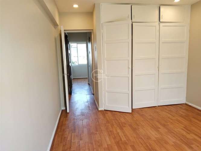 3 dormitorios, 2 baños. En piso 3, sin ascensor. La Reina - Imagen 4