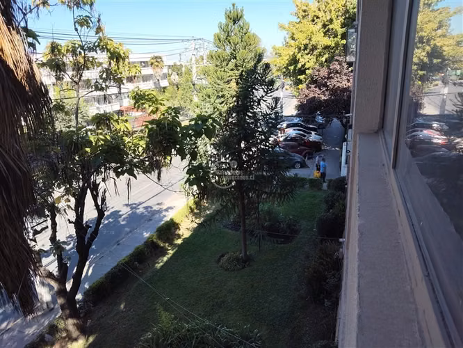 3 dormitorios, 2 baños. En piso 3, sin ascensor. La Reina