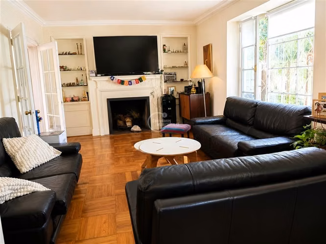 Casa en venta de 5 dorm. en Ñuñoa con depto. interior