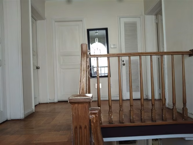 Casa en venta de 5 dorm. en Ñuñoa con depto. interior