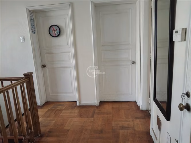 Casa en venta de 5 dorm. en Ñuñoa con depto. interior