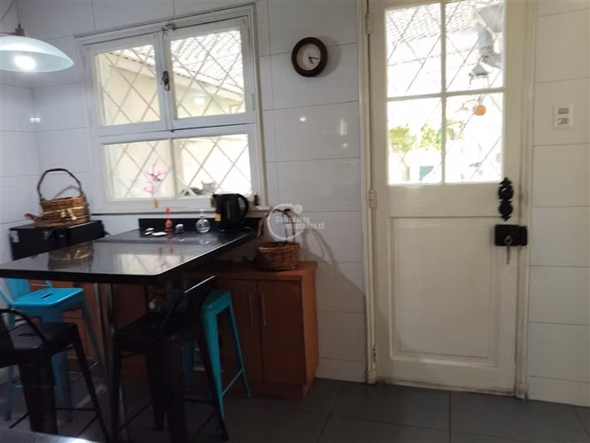 Casa en venta de 5 dorm. en Ñuñoa con depto. interior