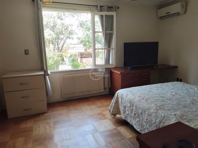 Casa en venta de 5 dorm. en Ñuñoa con depto. interior