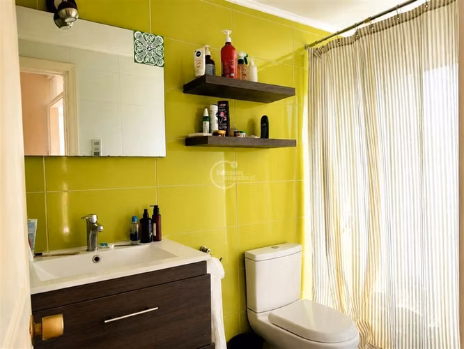 Casa en venta de 5 dorm. en Ñuñoa con depto. interior