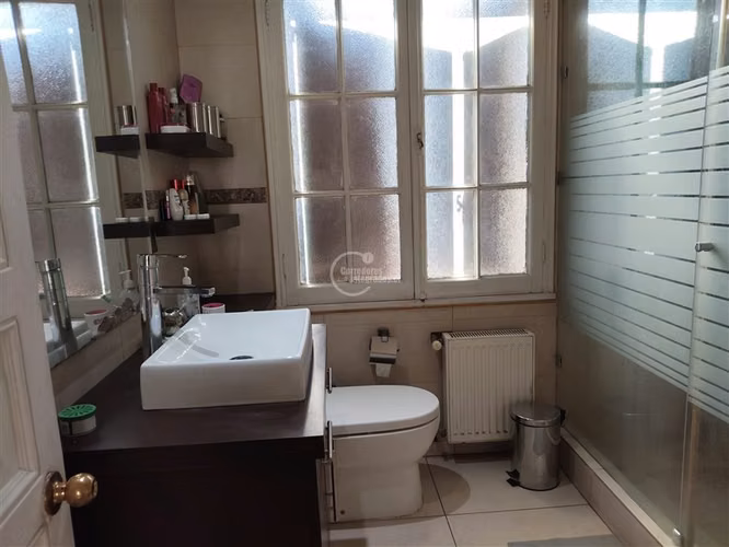 Casa en venta de 5 dorm. en Ñuñoa con depto. interior