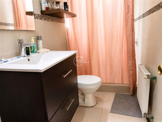 Casa en venta de 5 dorm. en Ñuñoa con depto. interior