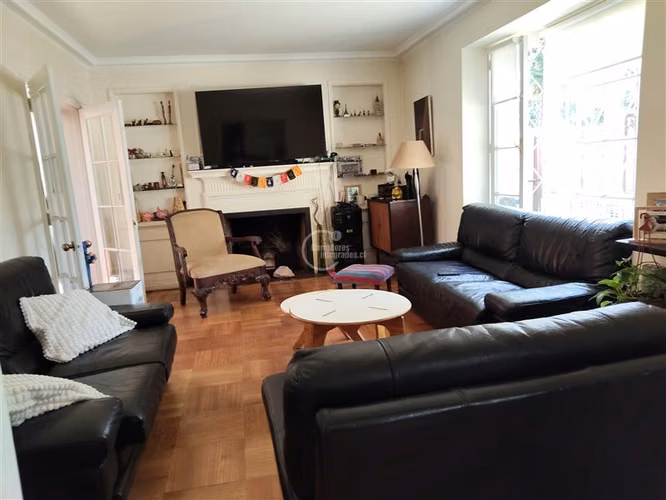 Casa en venta de 5 dorm. en Ñuñoa con depto. interior