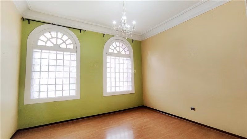 2 PSIOS. 7 dorm. 2 baños. BARRIO YUNGAY