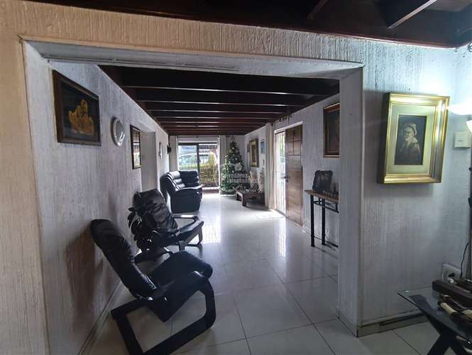CASA EN VENTA de 5 dorm. en San Joaquín