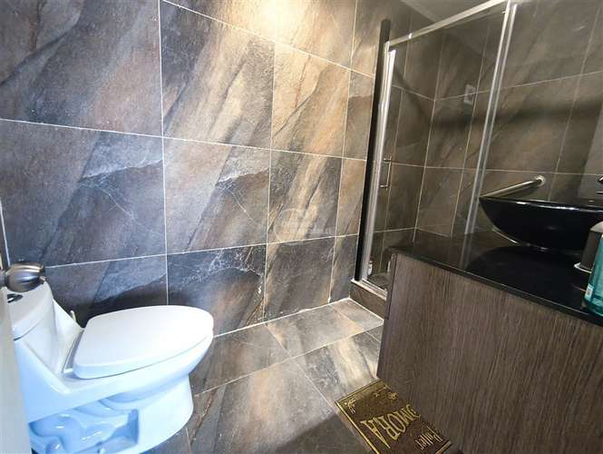CASA EN VENTA de 5 dorm. en San Joaquín