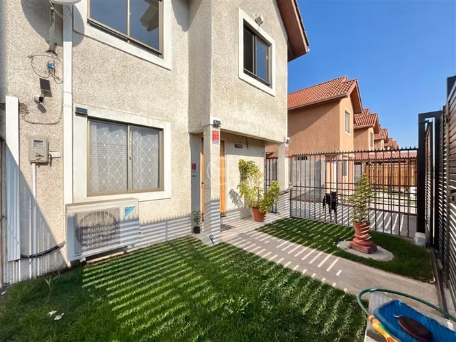 Casa en arriendo de 3 dorm. en Cerrillos