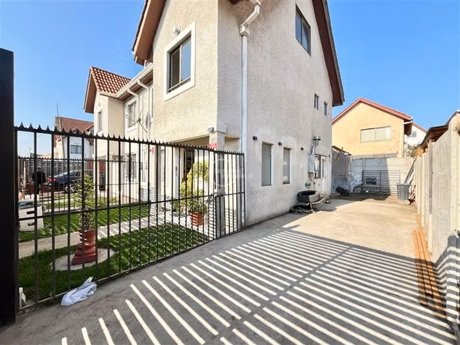 Casa en arriendo de 3 dorm. en Cerrillos