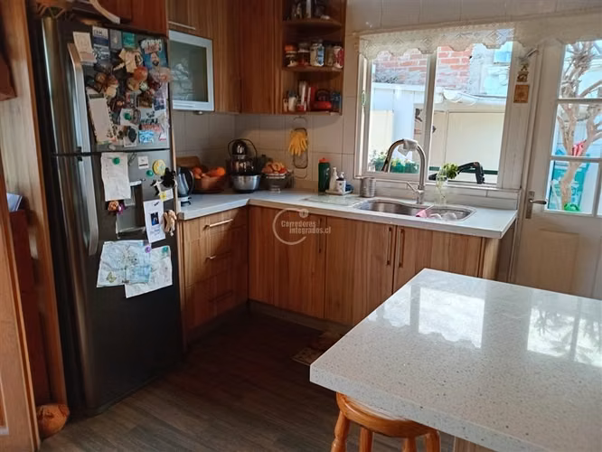 565 m2, Con Piscina. 3 dorm. 3 baños en Olmué