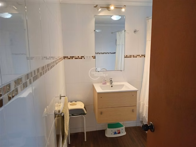 565 m2, Con Piscina. 3 dorm. 3 baños en Olmué