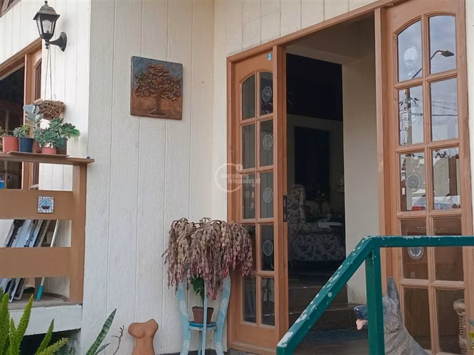 565 m2, Con Piscina. 3 dorm. 3 baños en Olmué