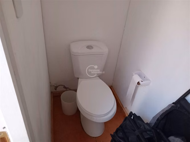 565 m2, Con Piscina. 3 dorm. 3 baños en Olmué