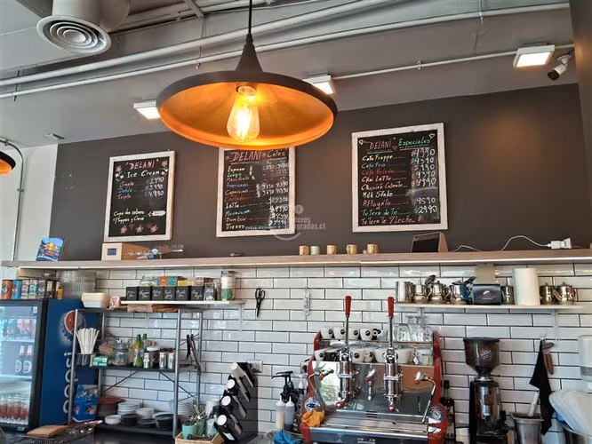 Cafetería con Patente y Metro Simón Bolívar a Pasos