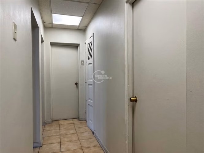570 m2, 3 pisos, Av. Irarrazaval con Pedro de Valdivia