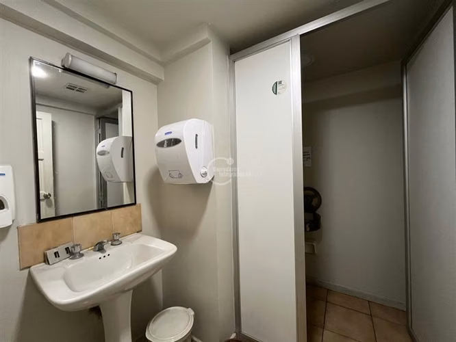 570 m2, 3 pisos, Av. Irarrazaval con Pedro de Valdivia