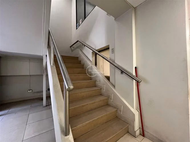 570 m2, 3 pisos, Av. Irarrazaval con Pedro de Valdivia