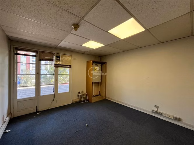 570 m2, 3 pisos, Av. Irarrazaval con Pedro de Valdivia