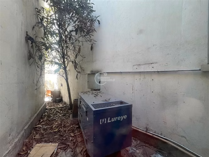 570 m2, 3 pisos, Av. Irarrazaval con Pedro de Valdivia