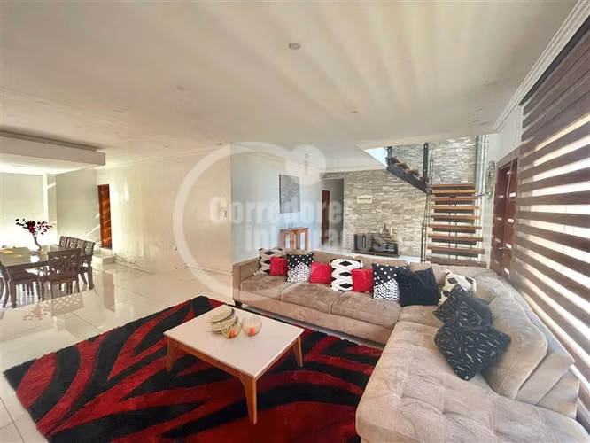 Casa en venta de 4 dorm. en La Cisterna