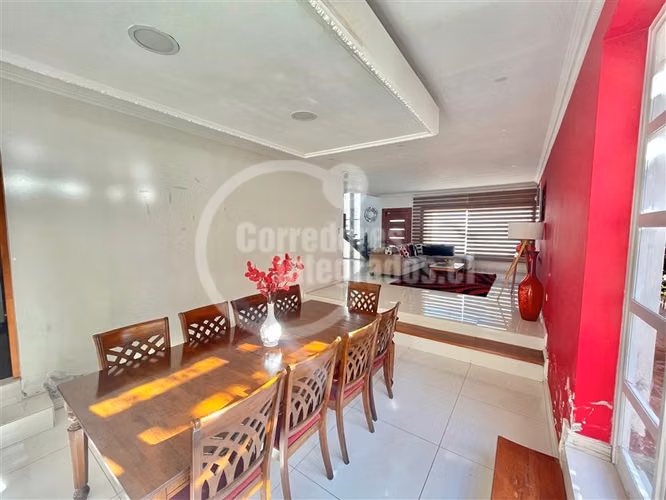 Casa en venta de 4 dorm. en La Cisterna