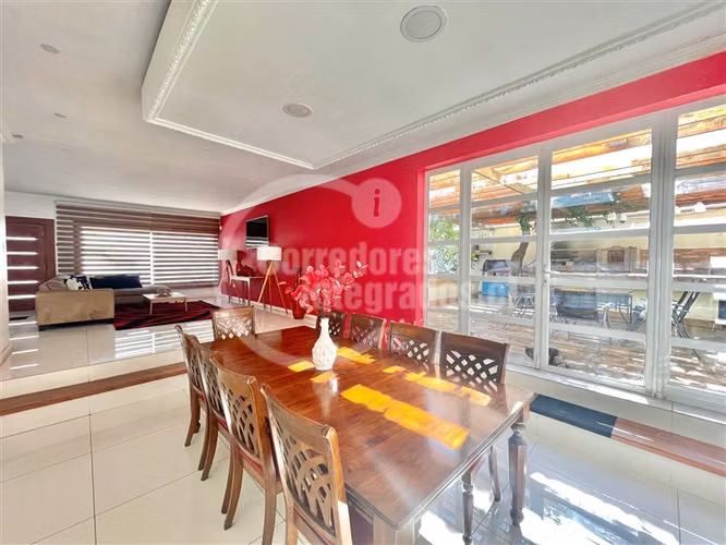 Casa en venta de 4 dorm. en La Cisterna