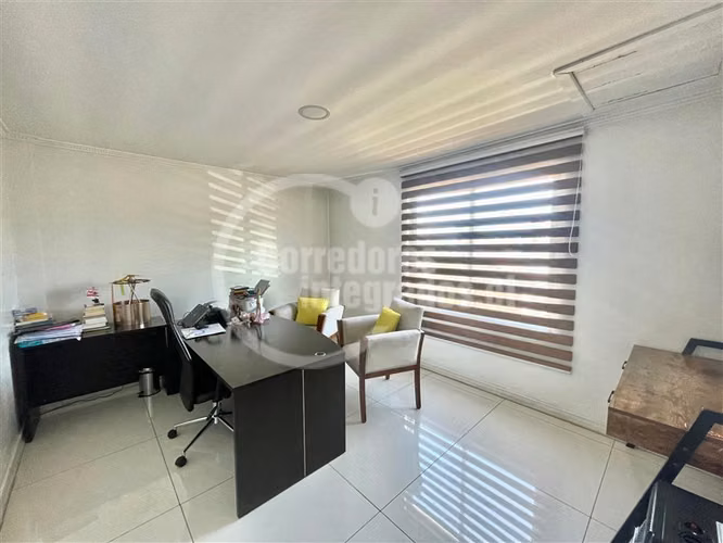 Casa en venta de 4 dorm. en La Cisterna